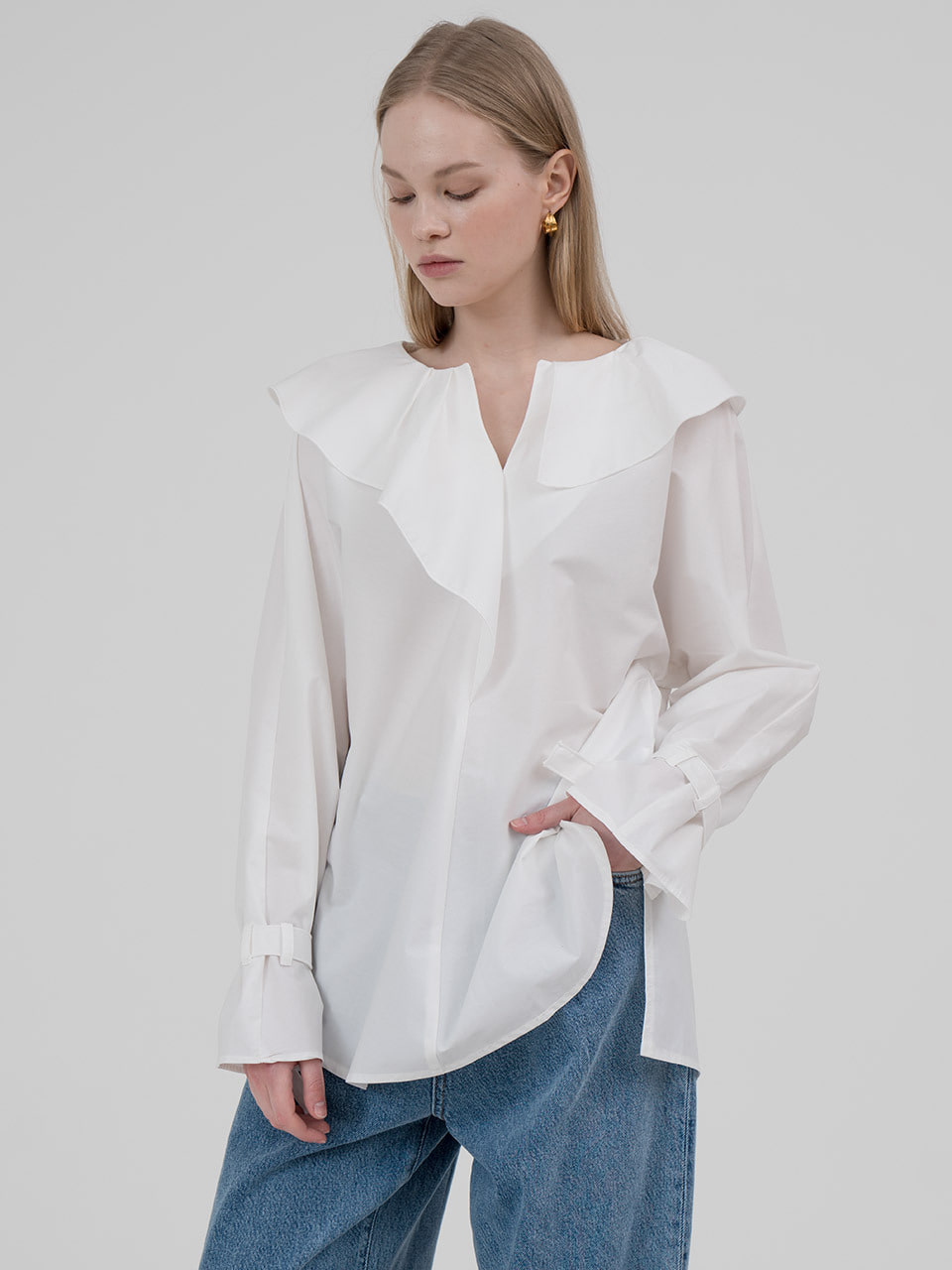 [LAST 2장]Shirring pointed collar blouse in ivory